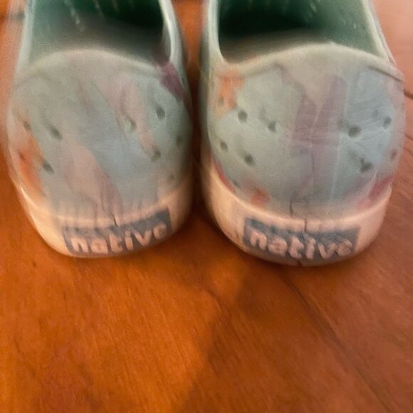 Native Jefferson Kids Slip-On Shoes – Origami Print Hydrangea Blue / Shell White - Picture 3 of 8